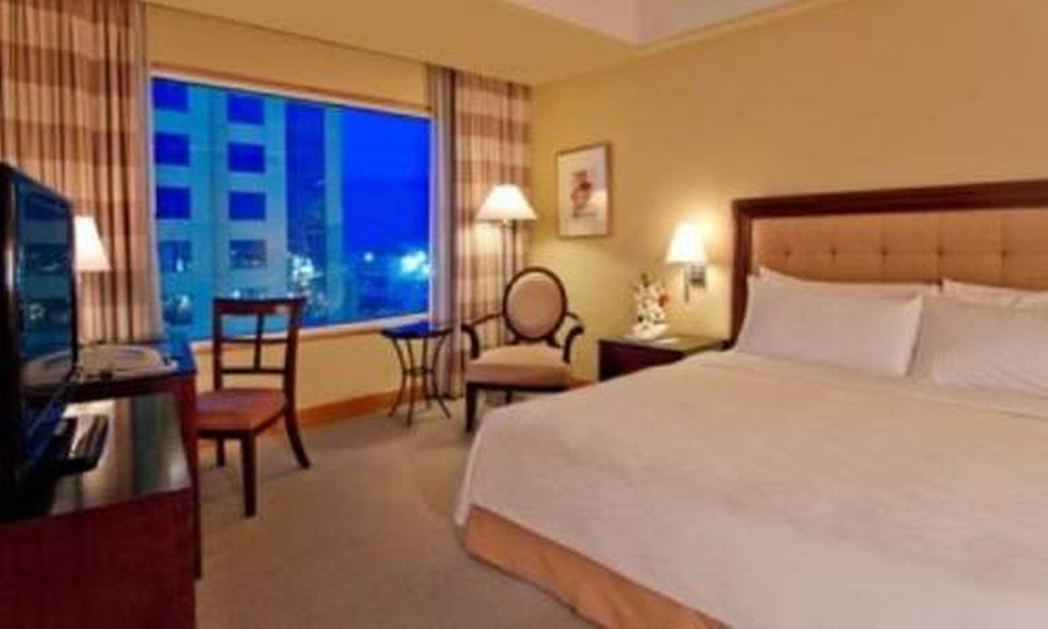 Отель The Bellevue Manila Muntinlupa City Экстерьер фото